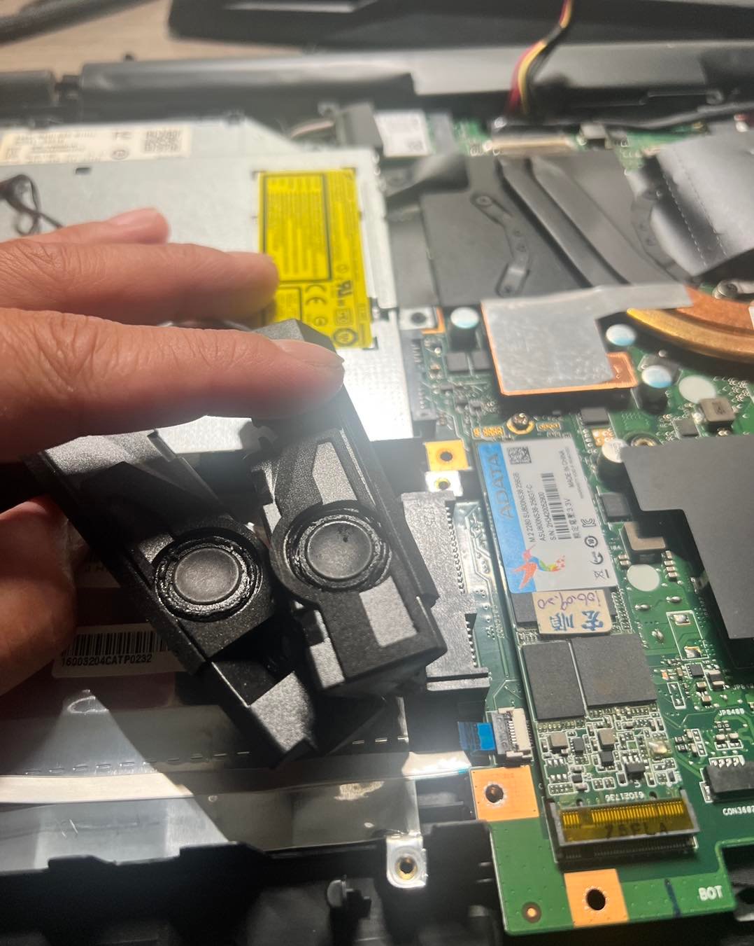 華碩筆電FX553喇叭損壞 1