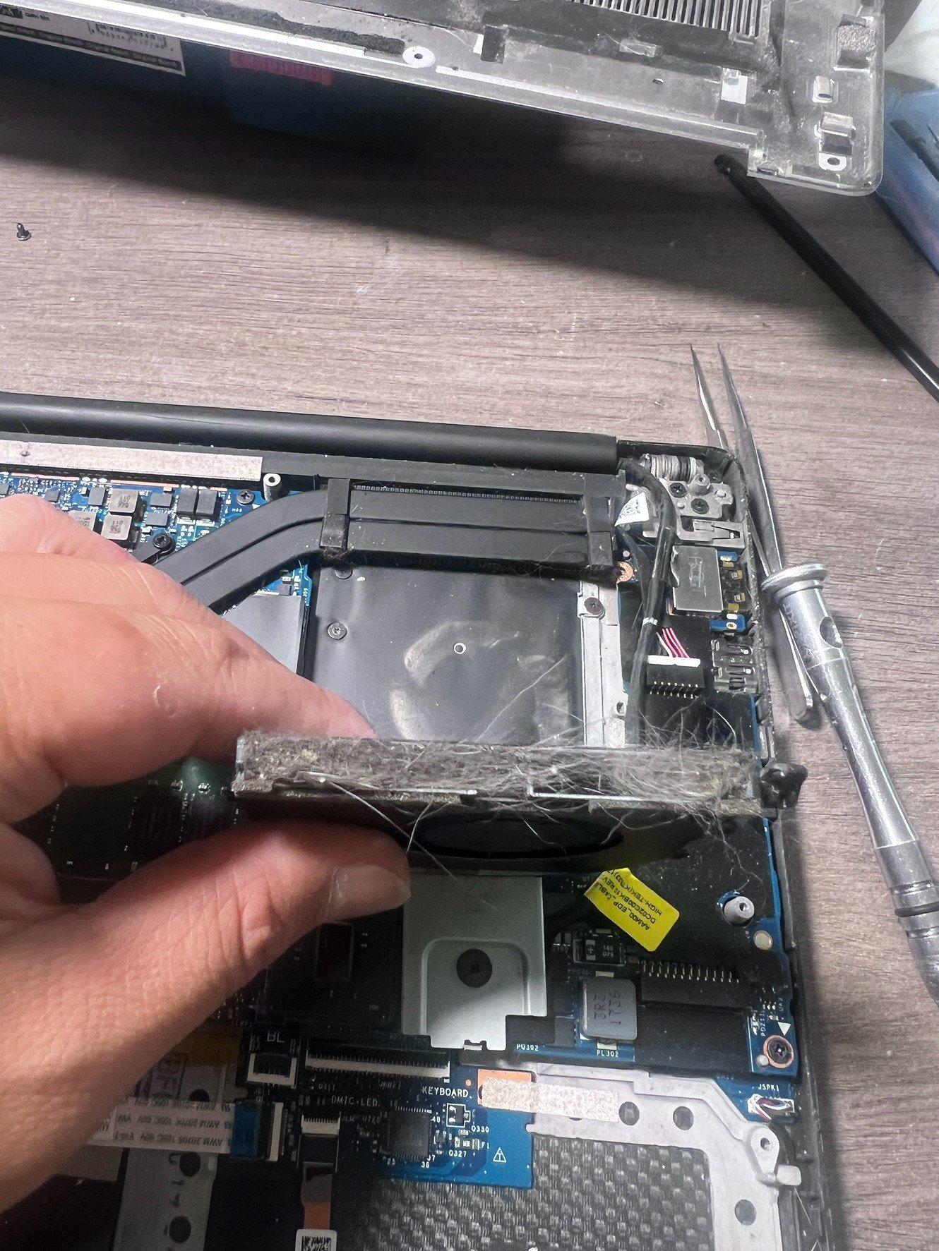 【桃園筆電維修】DELL 筆記型電腦電池異常與散熱清潔維修實例分享