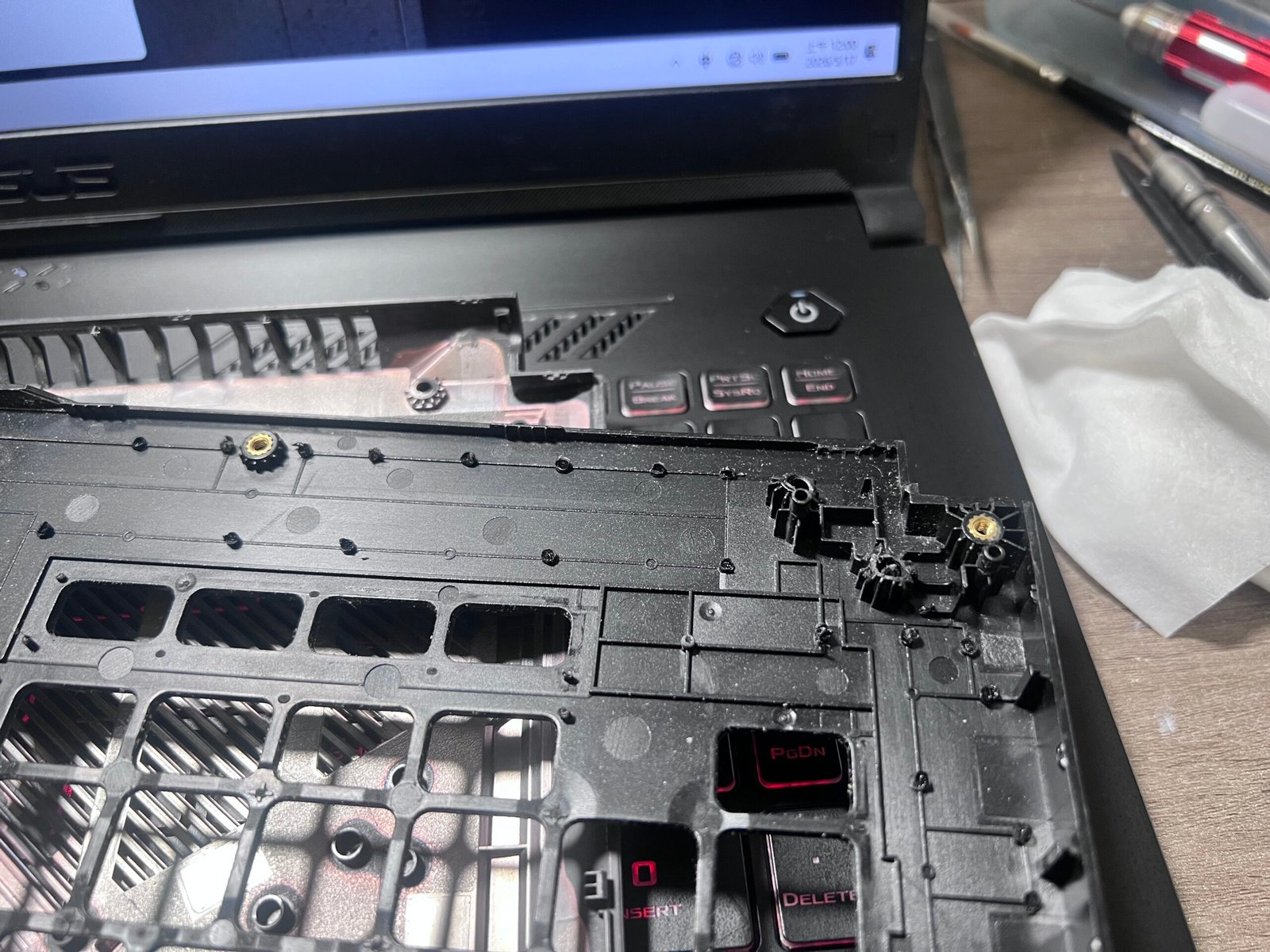 【桃園筆電維修】ASUS FX707 筆電外殼裂開、底殼分離維修實例分享
