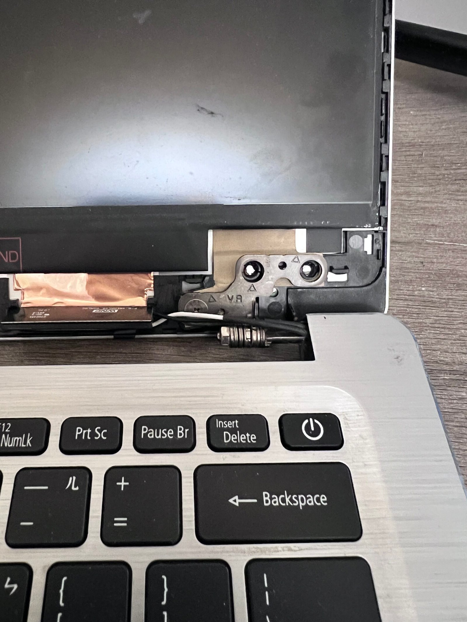 【桃園筆電維修】Acer Swift 5 A殼轉軸損壞維修實例分享