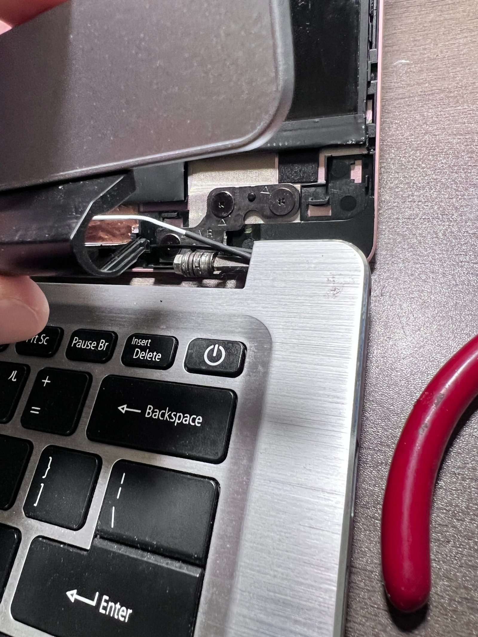 【桃園筆電維修】Acer Swift 5 A殼轉軸損壞維修實例分享